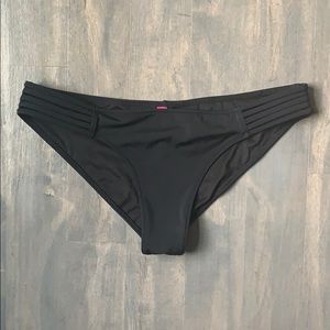 Victoria's Secret Swim - Victoria’s Secret Strappy Black Bikini Bottom Victoria's Secret Swim - Victoria’s Secret Strappy Black Bikini Bottom